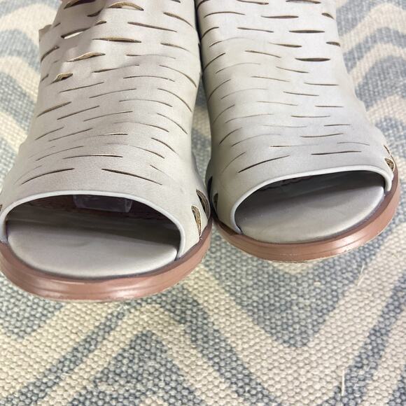 Restricted Perforated Booties Size 7.5‎ Neutral Bone Gray Faux Leather - Picture 3 of 13